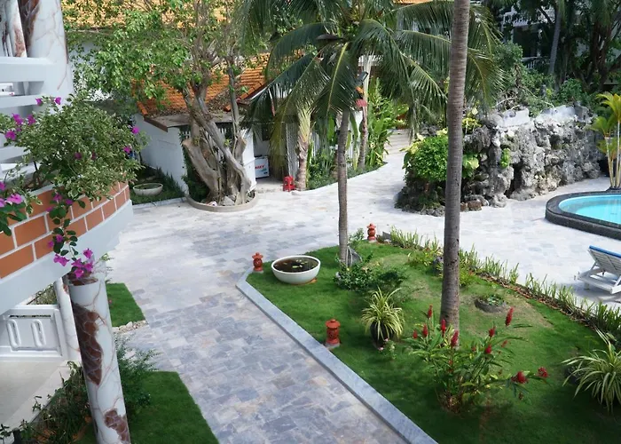 Khách sạn Ravenala Muine *